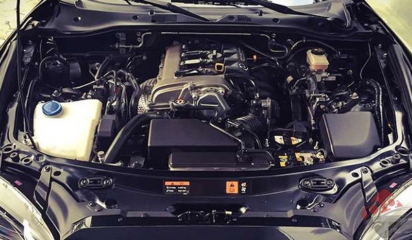 اسپری تمیز کننده روی موتور اینتکس