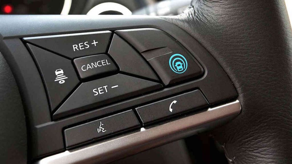 کروز کنترل چیست و عملکرد آن چگونه است؟ بیان 6 نکته 1 کروز کنترل چیست و عملکرد آن چگونه است؟